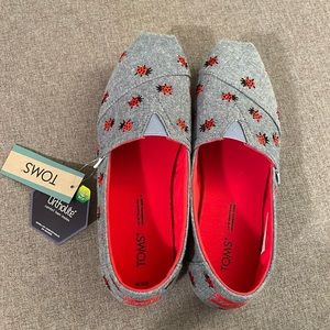 New unworn TOMS women alpargata shoes size 6.5